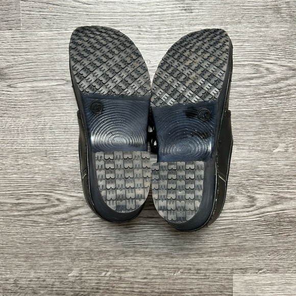 Uggelbo Toffeln Black Leather Clogs | 40 - Picture 9 of 11